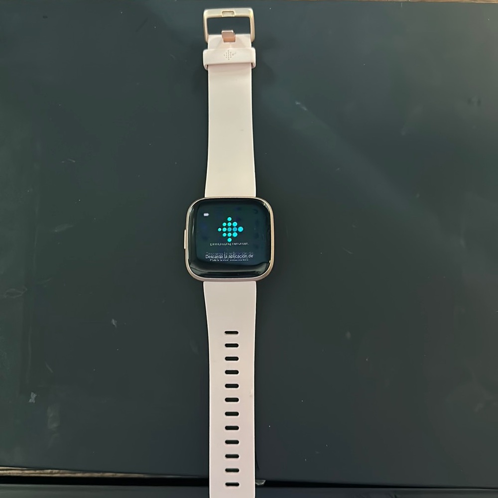 Fitbit Versa Lite Edition Smartwatch